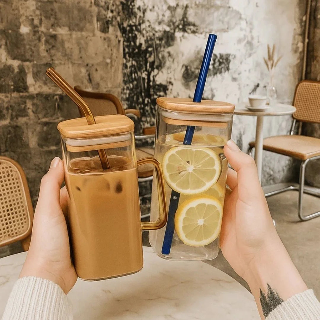 كوب شرب زجاجي بغطاء خشبي